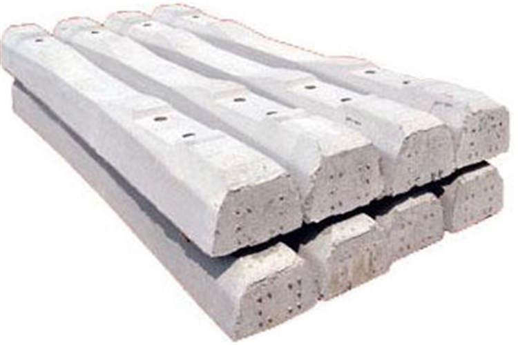 抽换混凝土水泥轨枕时，采用连续抽换不超过2根的方法进行
